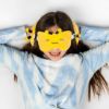 Afbeeldingen van Bij knuffel/reiskussen/slaapmasker - 2-in-1 set